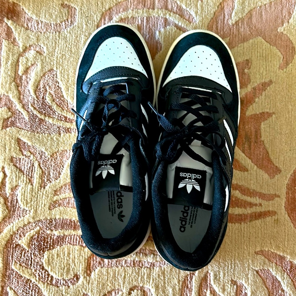 Women adidas sneaker